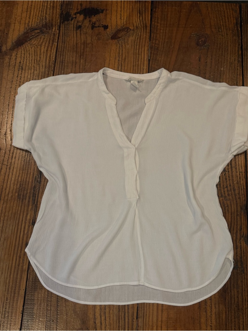 H&M Textured White Split Neck Blouse Short Sleeve Crinkle Top Size 8 - Picture 5 of 7